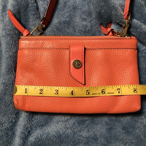 Michael Kors cross body/Shoulder/clutch purse. An orangey salmon colored. - Picture 12 of 13